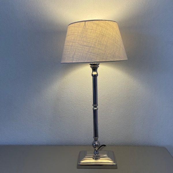 Landhausleuchte-Tischlampe-Landhausmoebel-Tischleuchte-unique