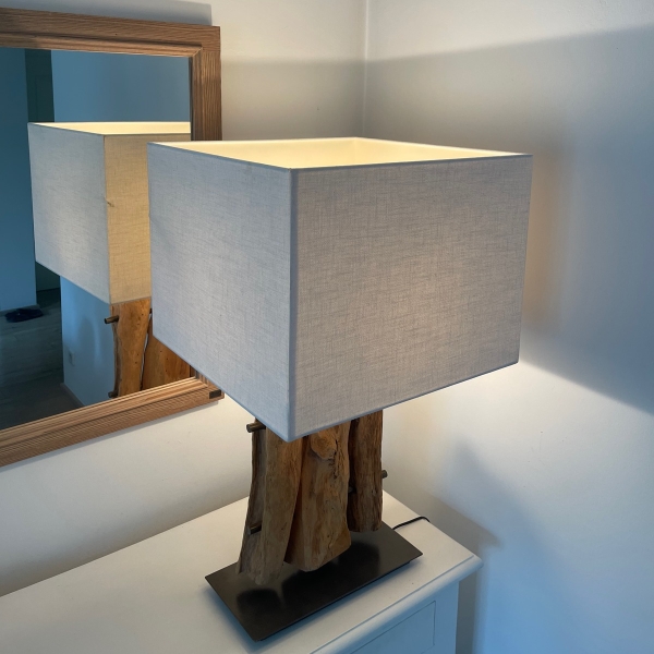 Landhausleuchte-Tischlampe-Landhausmoebel-Tischleuchte-wood-square